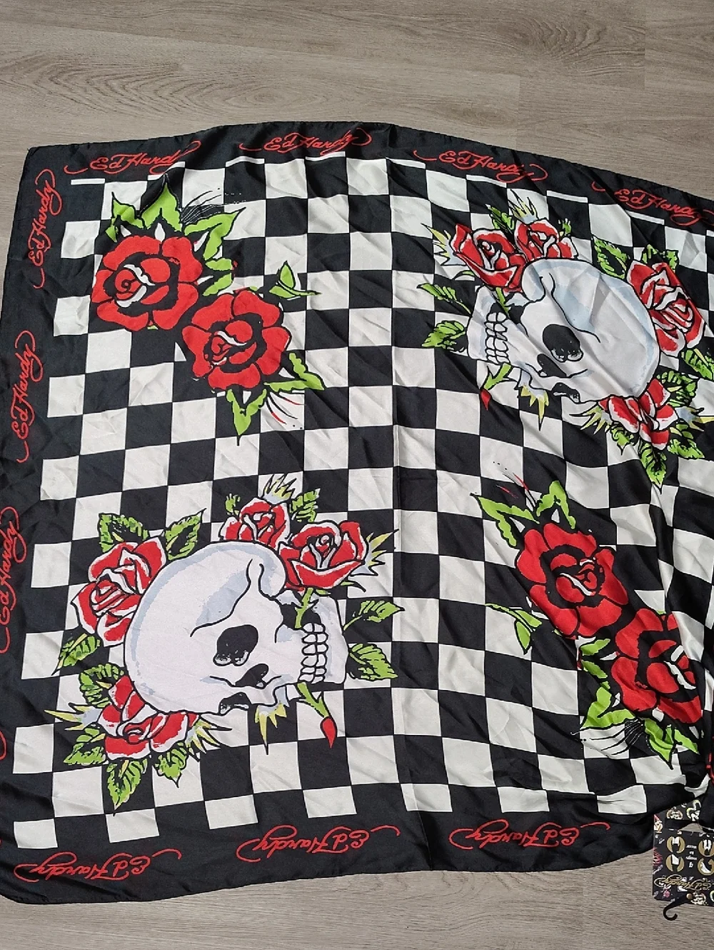🆕Skull & Roses Checkerboard Scarf 41'Lx41'W